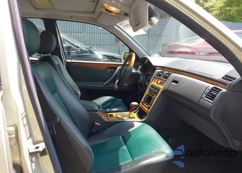 2000 Mercedes-Benz E 320 from USA, damaged, VIN WDBJF65J0YB115591